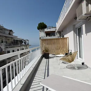 magnifique-luxury-suites.hotels-of-thessaloniki.com/